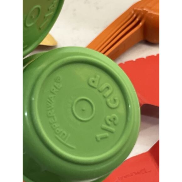 VTG Tupperware Nesting Cups, Caddy, Grapefruit Knives, Cake Server, Corn Butter - Picture 13 of 14